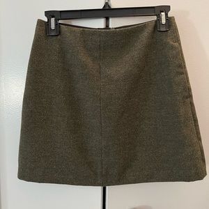 Aritzia Skirt size 4 with pockets